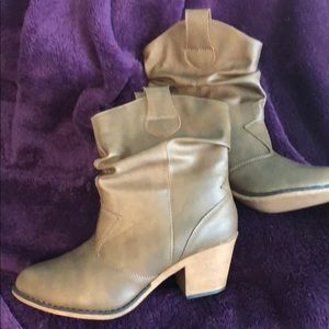 Cowboy boots NWOT